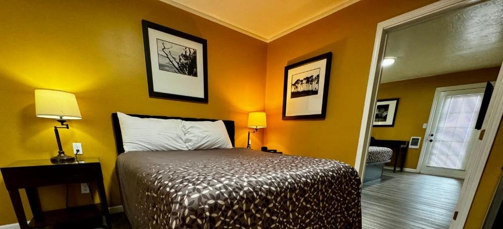 Carmel Wayfarer Inn