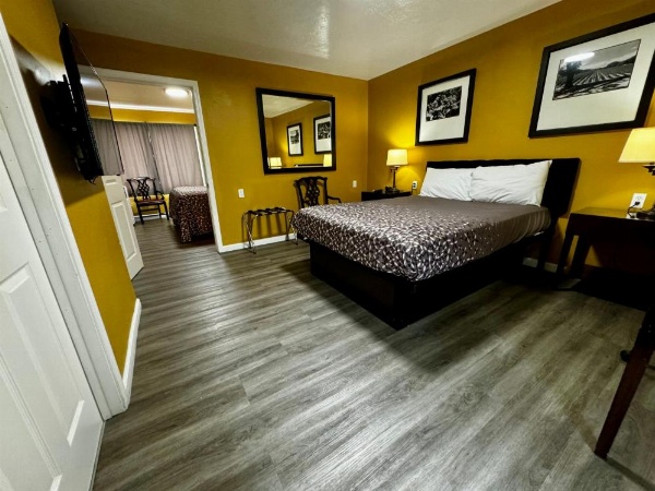 Carmel Wayfarer Inn image 10